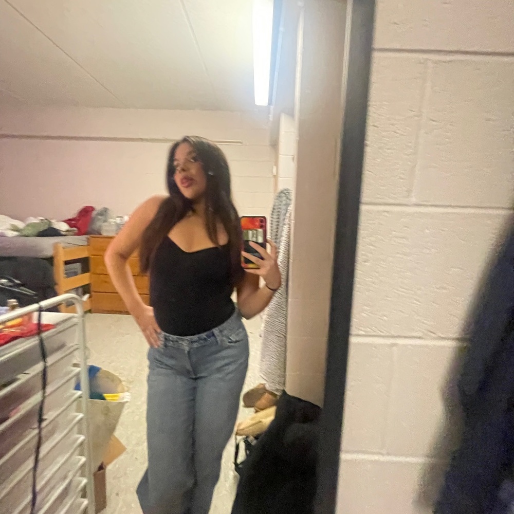 Meet your Posher, Caitlin